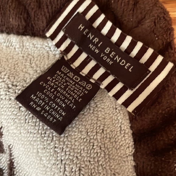 Henri Bendel Distressed Striped Beach Towel RARE - Picture 3 of 3